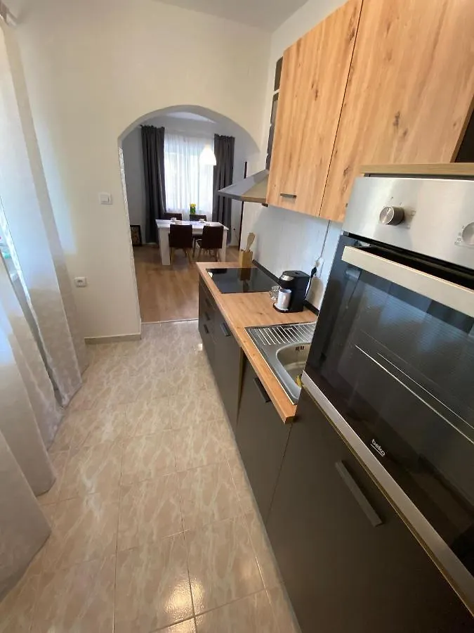Apartment Dora زادار 0*,