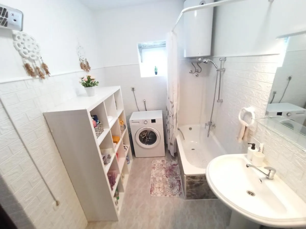 Apartment Dora زادار 0*,